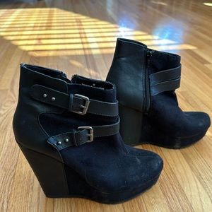 Mossimo wedge boots sz 10